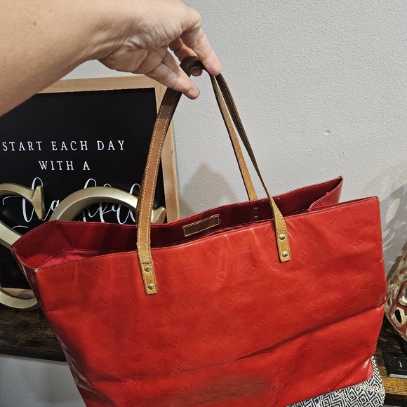 Louis Vuitton Vernis Reade GM Rouge - Picture 2 of 16